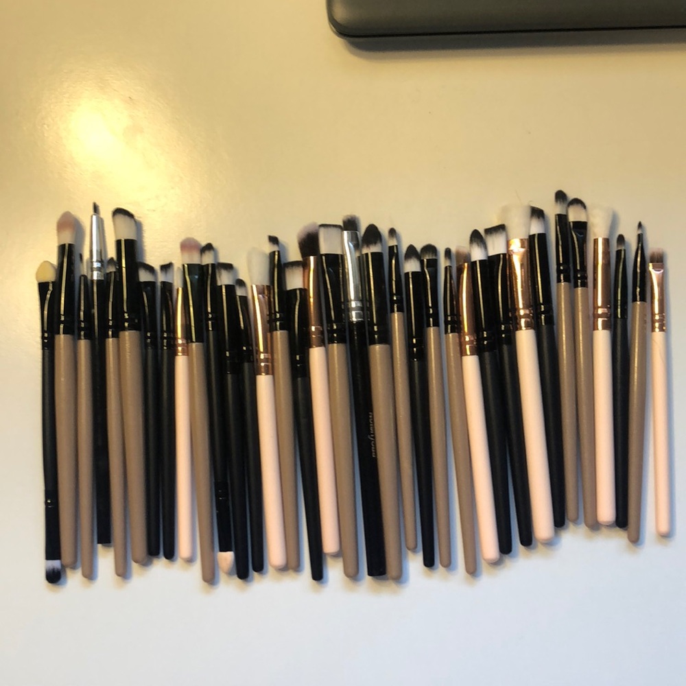 Unused makeup brushes and bag